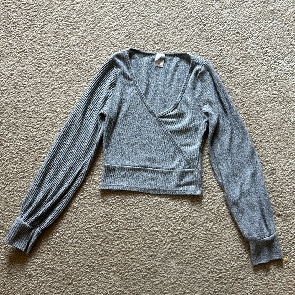 Hollister size XS long sleeve gray shirt